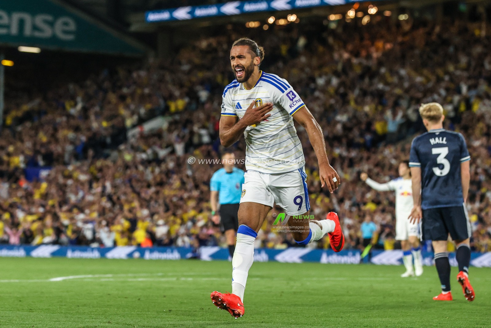 Dominic Calvert-Lewin of Leeds United celebrates his goal to make it 2-0 during the Premier League match Leeds United vs Newcastle Untied at Elland Road, Leeds, United Kingdom on 14 September 2026

(Photo by Alfie Cosgrove/News Images)