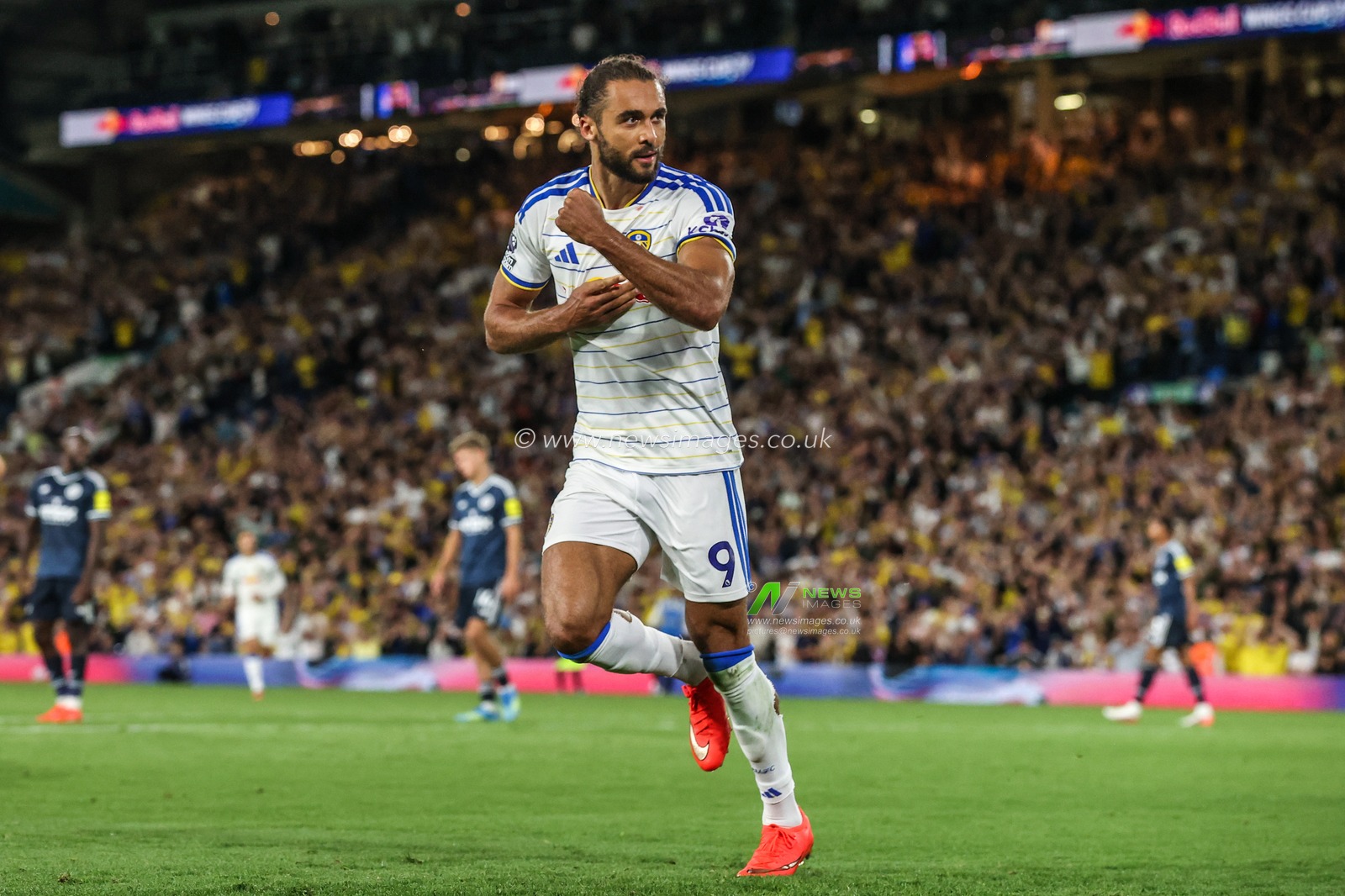 Dominic Calvert-Lewin of Leeds United celebrates his goal to make it 3-0 during the Premier League match Leeds United vs Newcastle Untied at Elland Road, Leeds, United Kingdom on 14 September 2026

(Photo by Alfie Cosgrove/News Images)