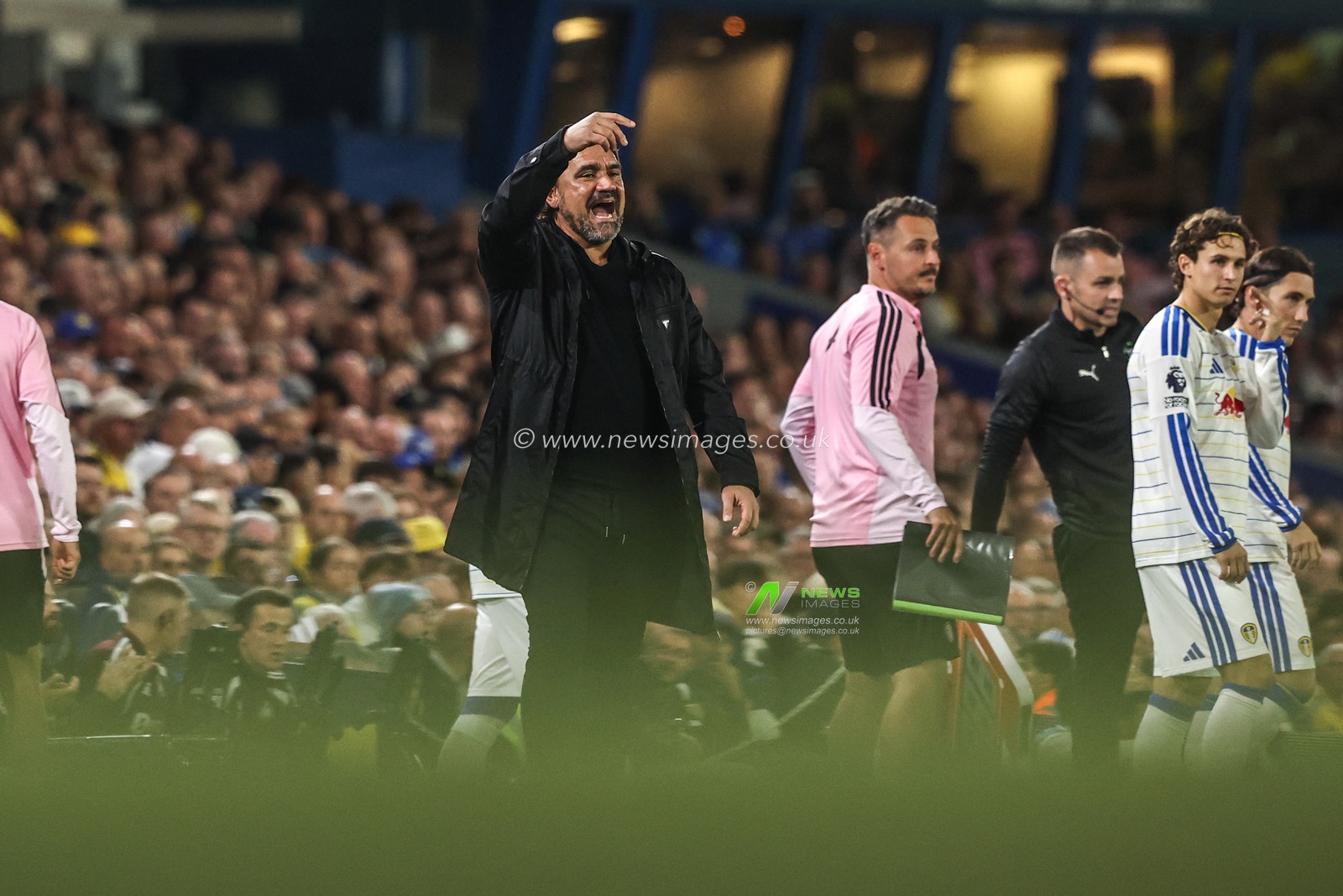 Daniel Farke manager of Leeds United gives his team instructions during the Premier League match Leeds United vs Newcastle Untied at Elland Road, Leeds, United Kingdom on 14 September 2026

(Photo by Alfie Cosgrove/News Images)
