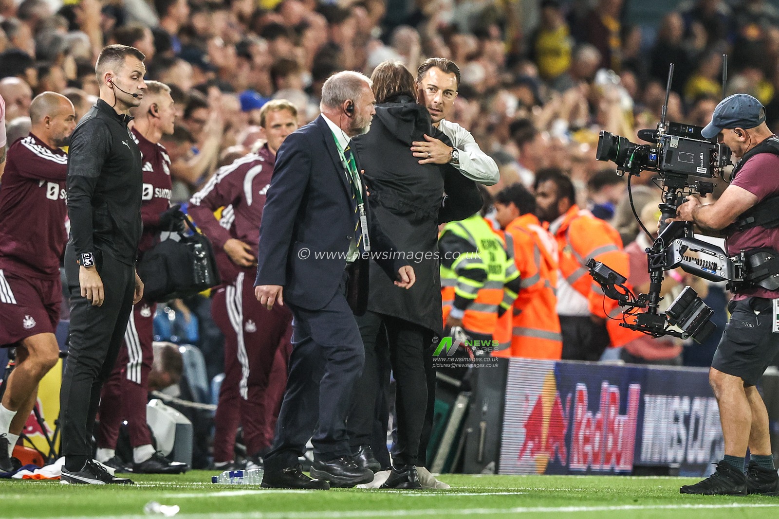 Daniel Farke manager of Leeds United embraces Matthias Jaissle manager of Newcastle United after the game during the Premier League match Leeds United vs Newcastle Untied at Elland Road, Leeds, United Kingdom on 14 September 2026

(Photo by Alfie Cosgrove/News Images)