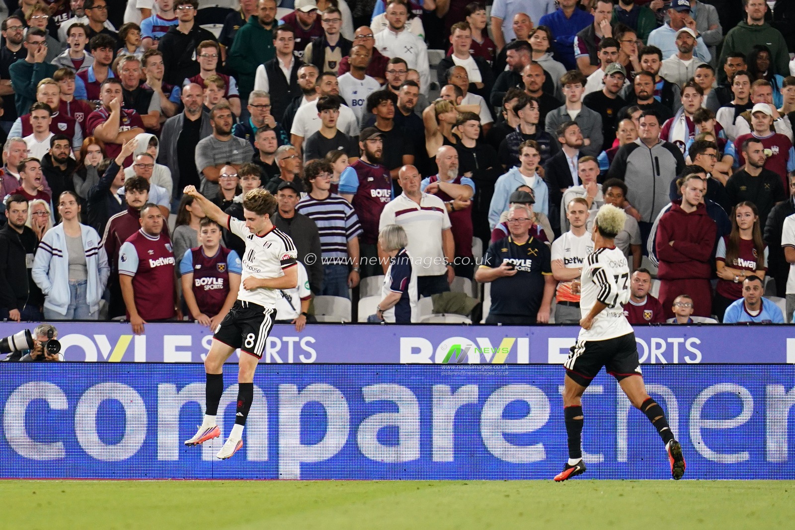 Cesar Palacios of Fulham celebrates his goal to make it 2-1 during the Carabao Cup round 3 match West Ham United vs Fulham at London Stadium, London, United Kingdom on 15 September 2026

(Photo by Harvey Murphy/News Images)