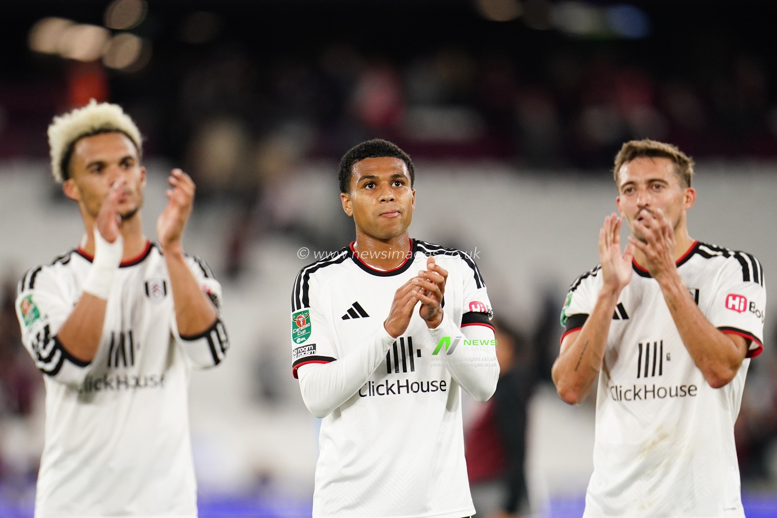 Fulham players applaud away support at full time during the Carabao Cup round 3 match West Ham United vs Fulham at London Stadium, London, United Kingdom on 15 September 2026

(Photo by Harvey Murphy/News Images)