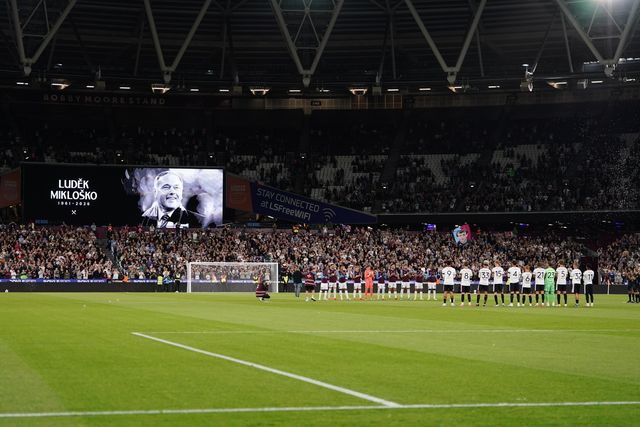 Minutes silence is held before kick off for Ludek Miklosko during the Carabao Cup round 3 match West Ham United vs Fulham at London Stadium, London, United Kingdom on 15 September 2026

(Photo by Harvey Murphy/News Images)