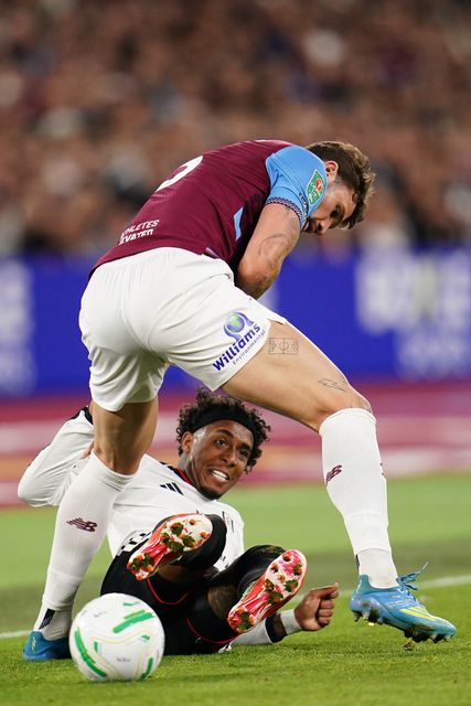 Kevin of Fulham attempts to win ball off Morato of West Ham United during the Carabao Cup round 3 match West Ham United vs Fulham at London Stadium, London, United Kingdom on 15 September 2026

(Photo by Harvey Murphy/News Images)