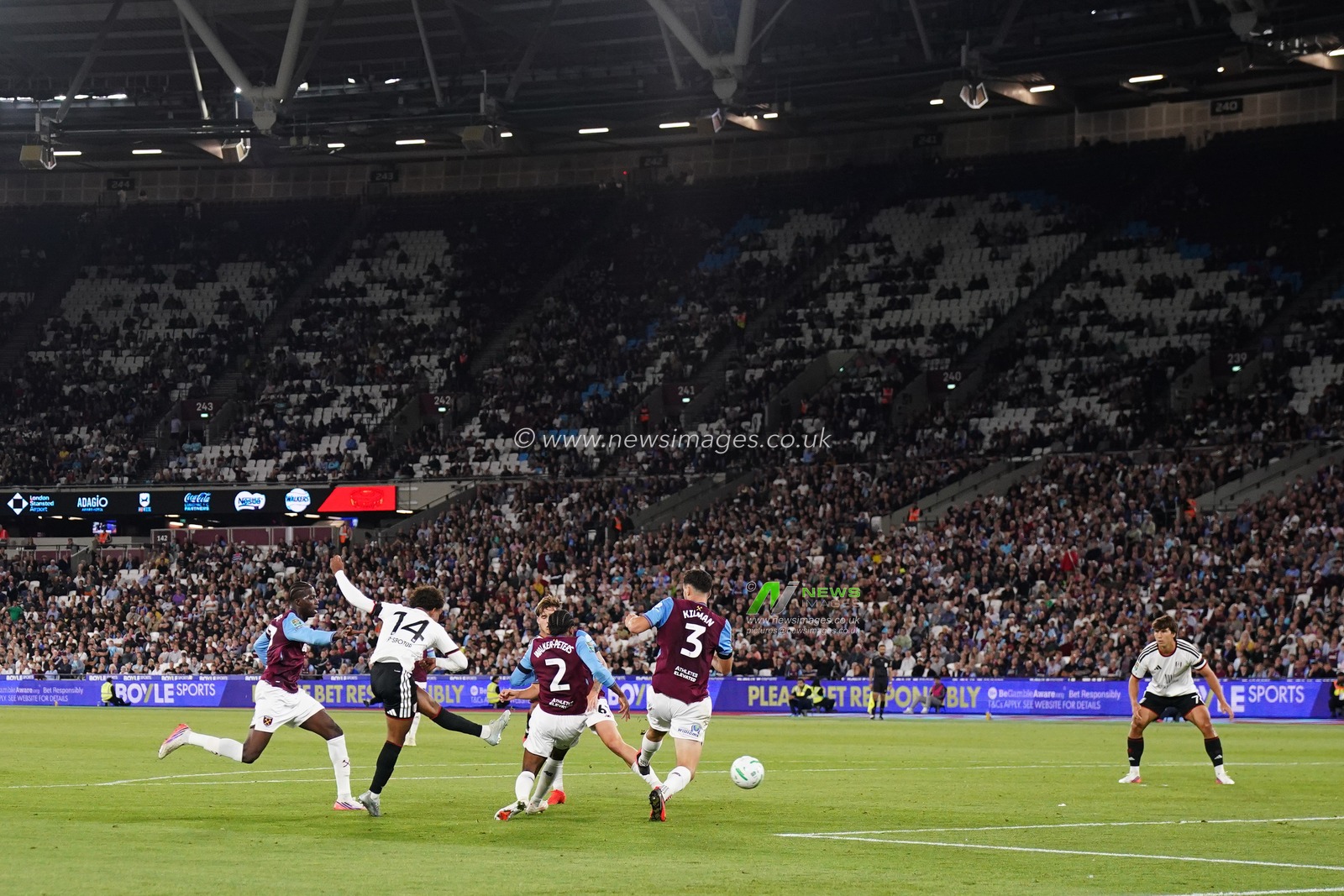 Oscar Bobb of Fulham scores to make it 2-3 during the Carabao Cup round 3 match West Ham United vs Fulham at London Stadium, London, United Kingdom on 15 September 2026

(Photo by Harvey Murphy/News Images)