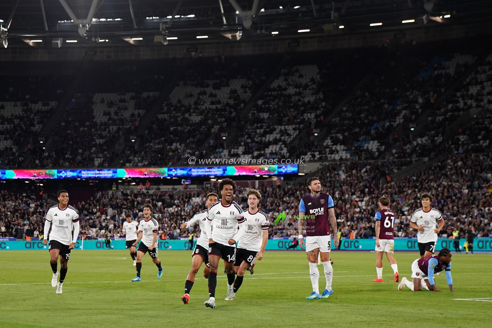 Oscar Bobb of Fulham celebrates his goal during the Carabao Cup round 3 match West Ham United vs Fulham at London Stadium, London, United Kingdom on 15 September 2026

(Photo by Harvey Murphy/News Images)