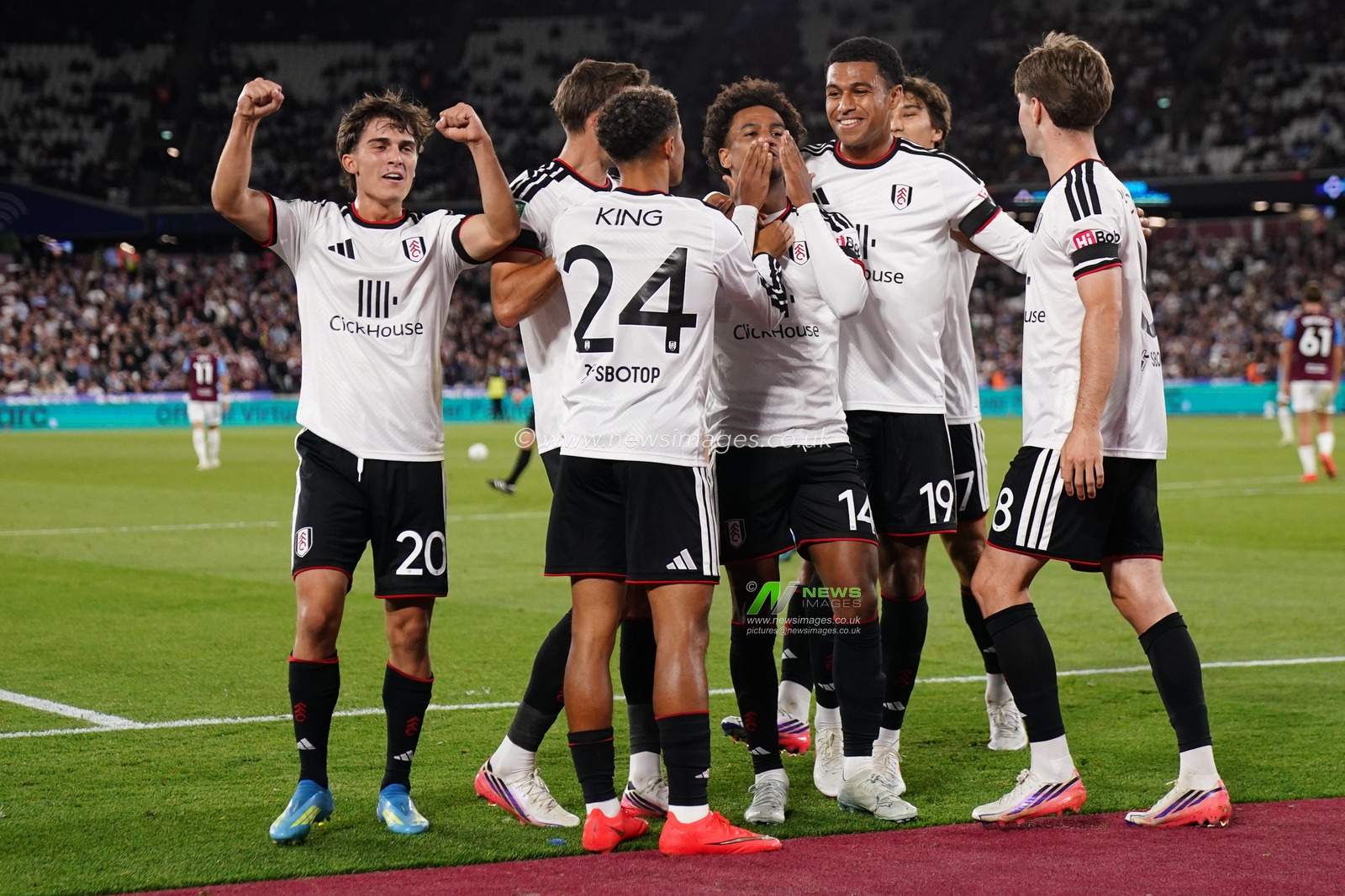 Fulham players celebrate Oscar Bobb of Fulham goal during the Carabao Cup round 3 match West Ham United vs Fulham at London Stadium, London, United Kingdom on 15 September 2026

(Photo by Harvey Murphy/News Images)