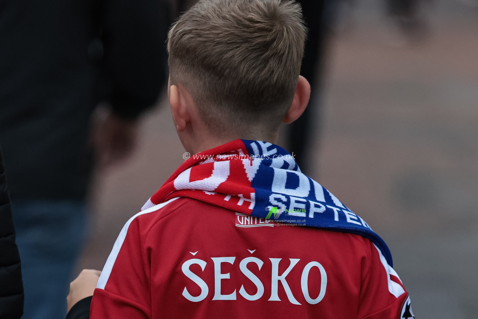 A young United fan wearing a half and half scarf along with a Benjamin Sesko of Manchester United shirt during the Carabao Cup round 3 match Manchester United vs Brighton & Hove Albion at Old Trafford, Manchester, United Kingdom on 16 September 2026

(Photo by Mark Cosgrove/News Images)