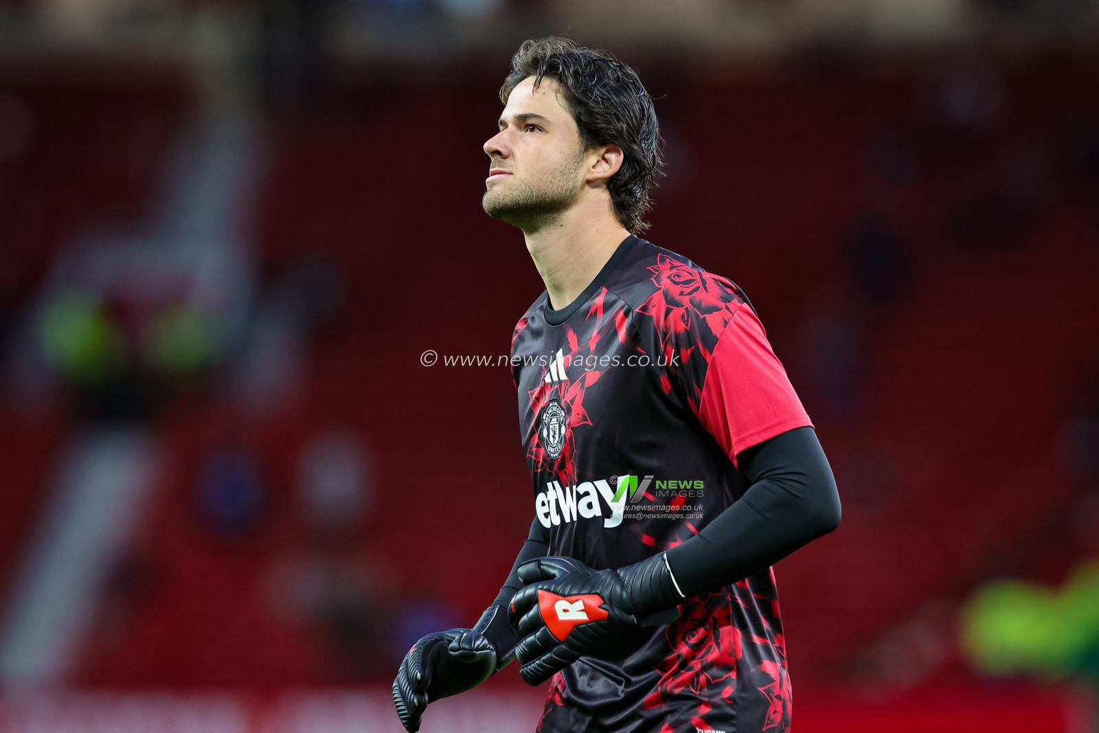 Manchester United goalkeeper Senne Lammens in the pregame warmup session  during the Carabao Cup round 3 match Manchester United vs Brighton & Hove Albion at Old Trafford, Manchester, United Kingdom on 16 September 2026

(Photo by Mark Cosgrove/News Images)