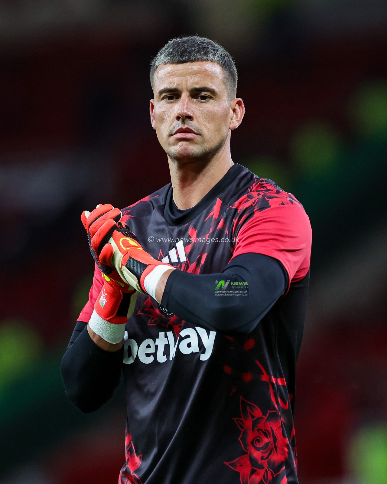 Manchester United goalkeeper Karl Darlow in the pregame warmup session  during the Carabao Cup round 3 match Manchester United vs Brighton & Hove Albion at Old Trafford, Manchester, United Kingdom on 16 September 2026

(Photo by Mark Cosgrove/News Images)