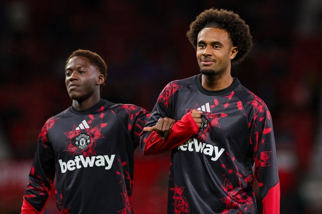 Joshua Zirkzee of Manchester United and Kobbie Mainoo of Manchester United during the Carabao Cup round 3 match Manchester United vs Brighton & Hove Albion at Old Trafford, Manchester, United Kingdom on 16 September 2026

(Photo by Mark Cosgrove/News Images)