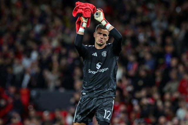 Manchester United goalkeeper Karl Darlow applauds the fans during the Carabao Cup round 3 match Manchester United vs Brighton & Hove Albion at Old Trafford, Manchester, United Kingdom on 16 September 2026

(Photo by Mark Cosgrove/News Images)