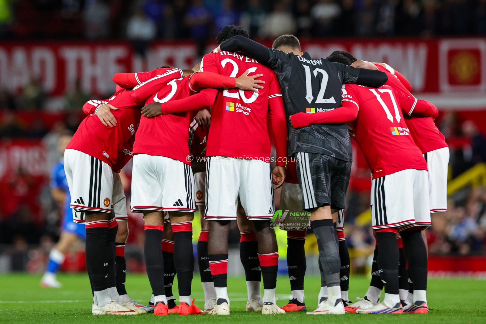 Manchester United players in the pre-match team huddle during the Carabao Cup round 3 match Manchester United vs Brighton & Hove Albion at Old Trafford, Manchester, United Kingdom on 16 September 2026

(Photo by Mark Cosgrove/News Images)