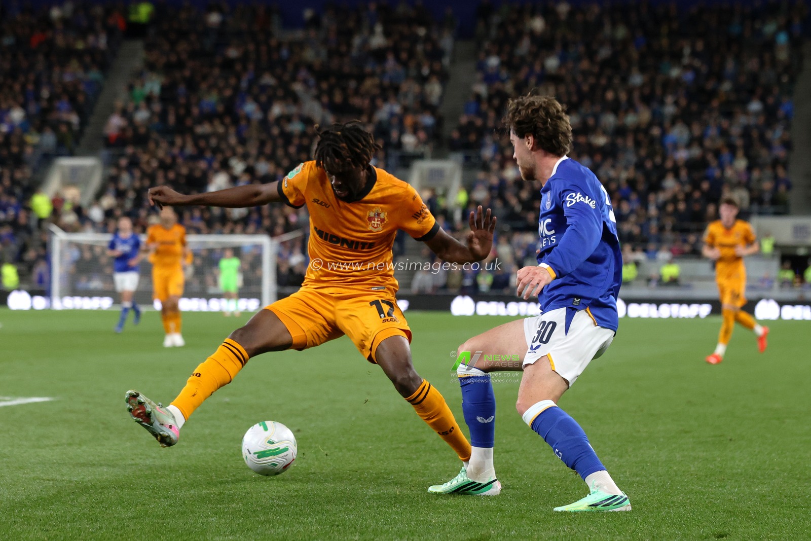 Boubacar Traore of Wolverhampton Wanderers and Hayden Hackney of Everton battle for the ball during the Carabao Cup round 3 match Everton vs Wolverhampton Wanderers at Hill Dickinson Stadium, Liverpool, United Kingdom on 16 September 2026

(Photo by Alfie Cosgrove/News Images)