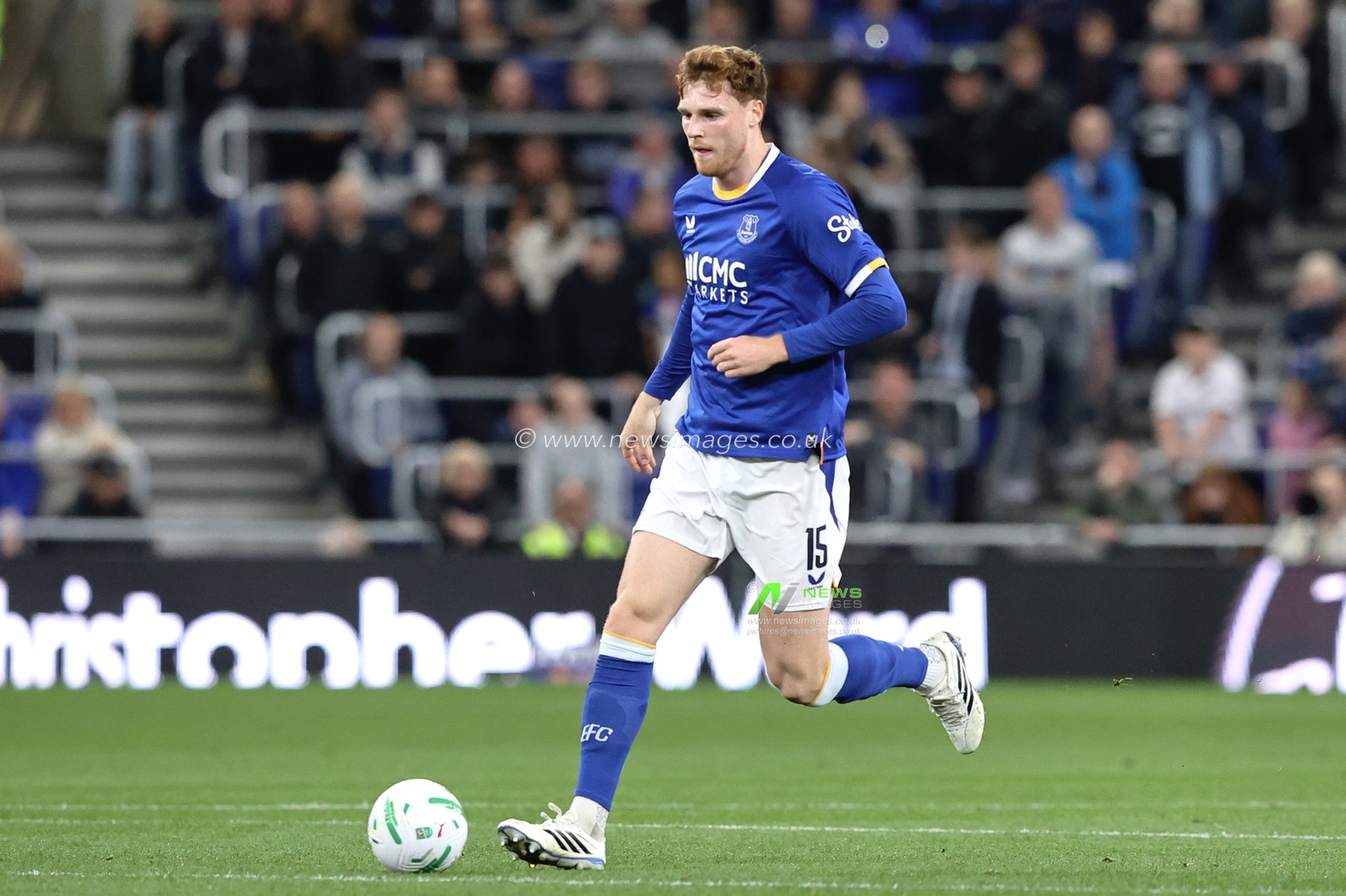 Jake O'Brien of Everton breaks with the ball during the Carabao Cup round 3 match Everton vs Wolverhampton Wanderers at Hill Dickinson Stadium, Liverpool, United Kingdom on 16 September 2026

(Photo by Alfie Cosgrove/News Images)