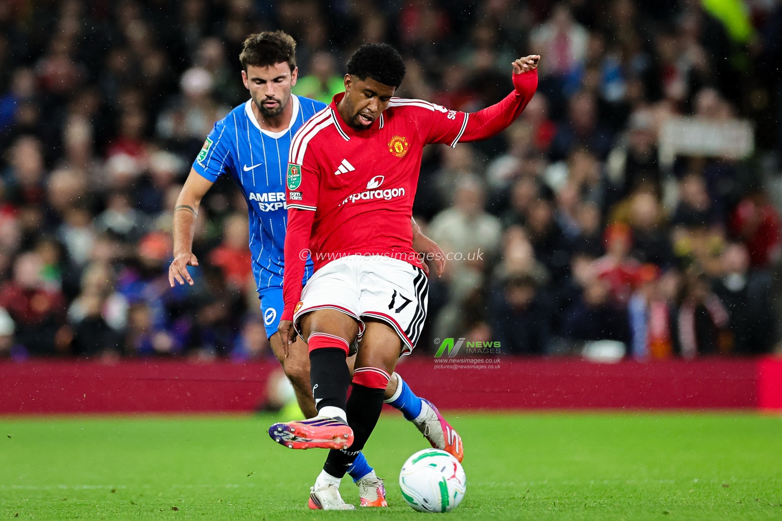 Andrey Santos of Manchester United passes the ball  under pressure from Matt O'Riley of Brighton & Hove Albion during the Carabao Cup round 3 match Manchester United vs Brighton & Hove Albion at Old Trafford, Manchester, United Kingdom on 16 September 2026

(Photo by Mark Cosgrove/News Images)