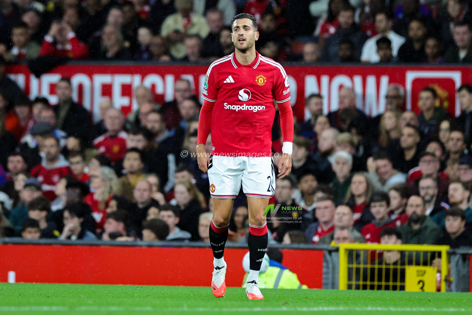 Diogo Dalot of Manchester United in action during the Carabao Cup round 3 match Manchester United vs Brighton & Hove Albion at Old Trafford, Manchester, United Kingdom on 16 September 2026

(Photo by Mark Cosgrove/News Images)