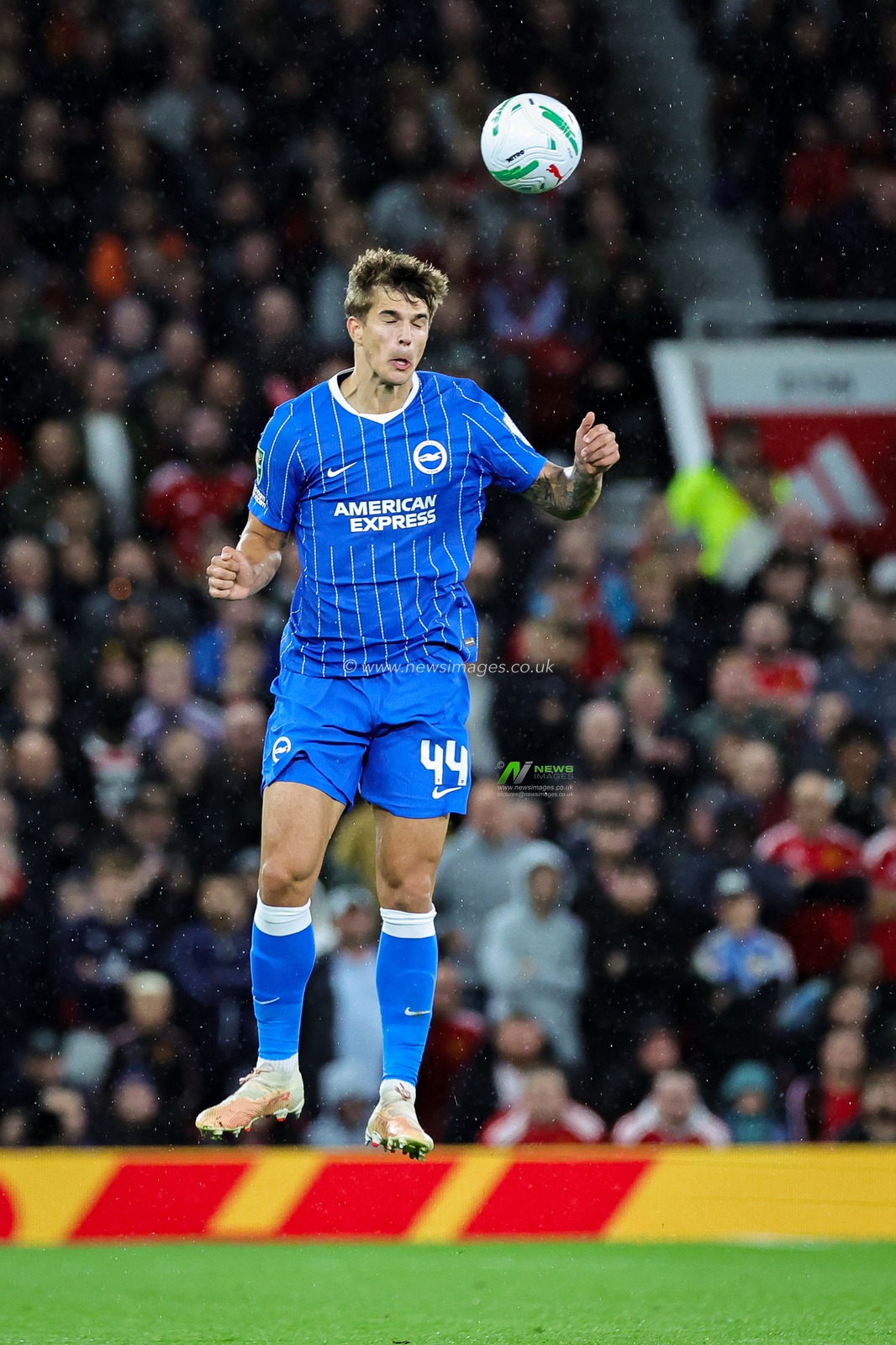 Luka Vuskovic of Brighton & Hove Albion jumps for a high ball during the Carabao Cup round 3 match Manchester United vs Brighton & Hove Albion at Old Trafford, Manchester, United Kingdom on 16 September 2026

(Photo by Mark Cosgrove/News Images)
