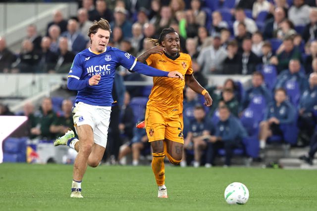 Tyler Dibling of Everton and Tawanda Chirewa of Wolverhampton Wanderers battle for the ball during the Carabao Cup round 3 match Everton vs Wolverhampton Wanderers at Hill Dickinson Stadium, Liverpool, United Kingdom on 16 September 2026

(Photo by Alfie Cosgrove/News Images)
