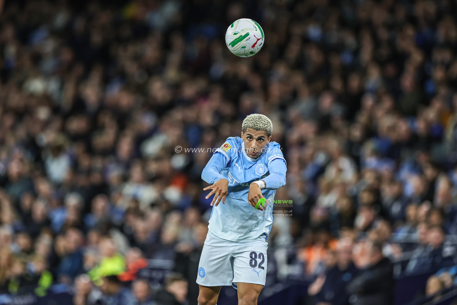 Rico Lewis of Manchester City takes a throw in during the Carabao Cup round 3 match Manchester City vs Norwich City at Etihad Stadium, Manchester, United Kingdom on 17 September 2026

(Photo by Mark Cosgrove/News Images)