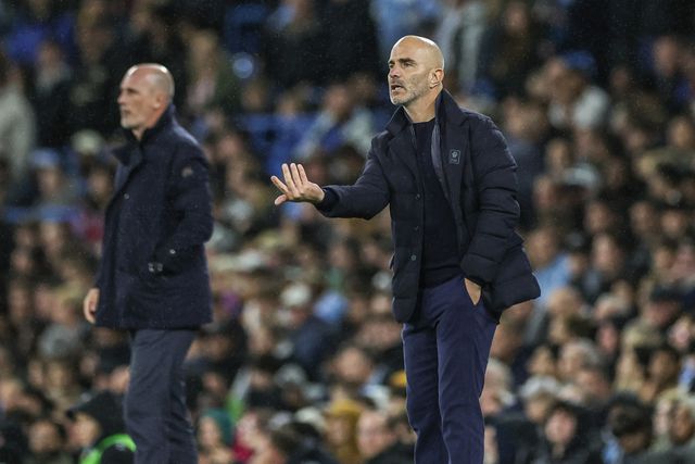 Enzo Maresca manager of Manchester City gives his team instructions during the Carabao Cup round 3 match Manchester City vs Norwich City at Etihad Stadium, Manchester, United Kingdom on 17 September 2026

(Photo by Mark Cosgrove/News Images)