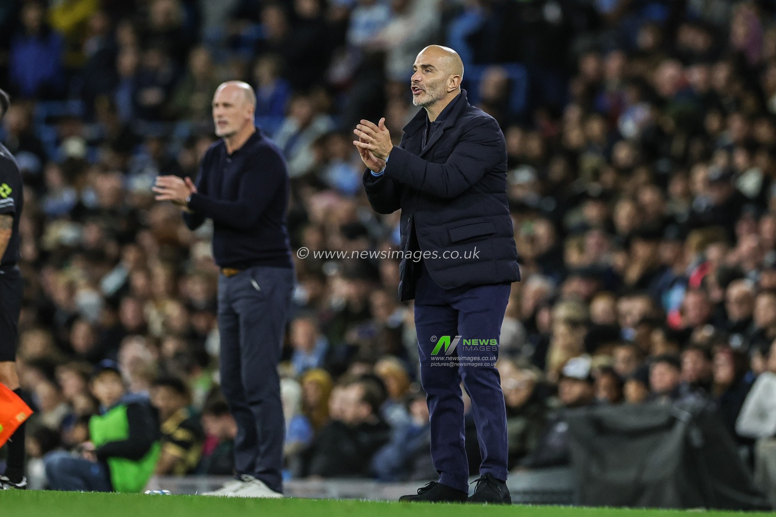 Enzo Maresca manager of Manchester City gives his team instructions during the Carabao Cup round 3 match Manchester City vs Norwich City at Etihad Stadium, Manchester, United Kingdom on 17 September 2026

(Photo by Mark Cosgrove/News Images)