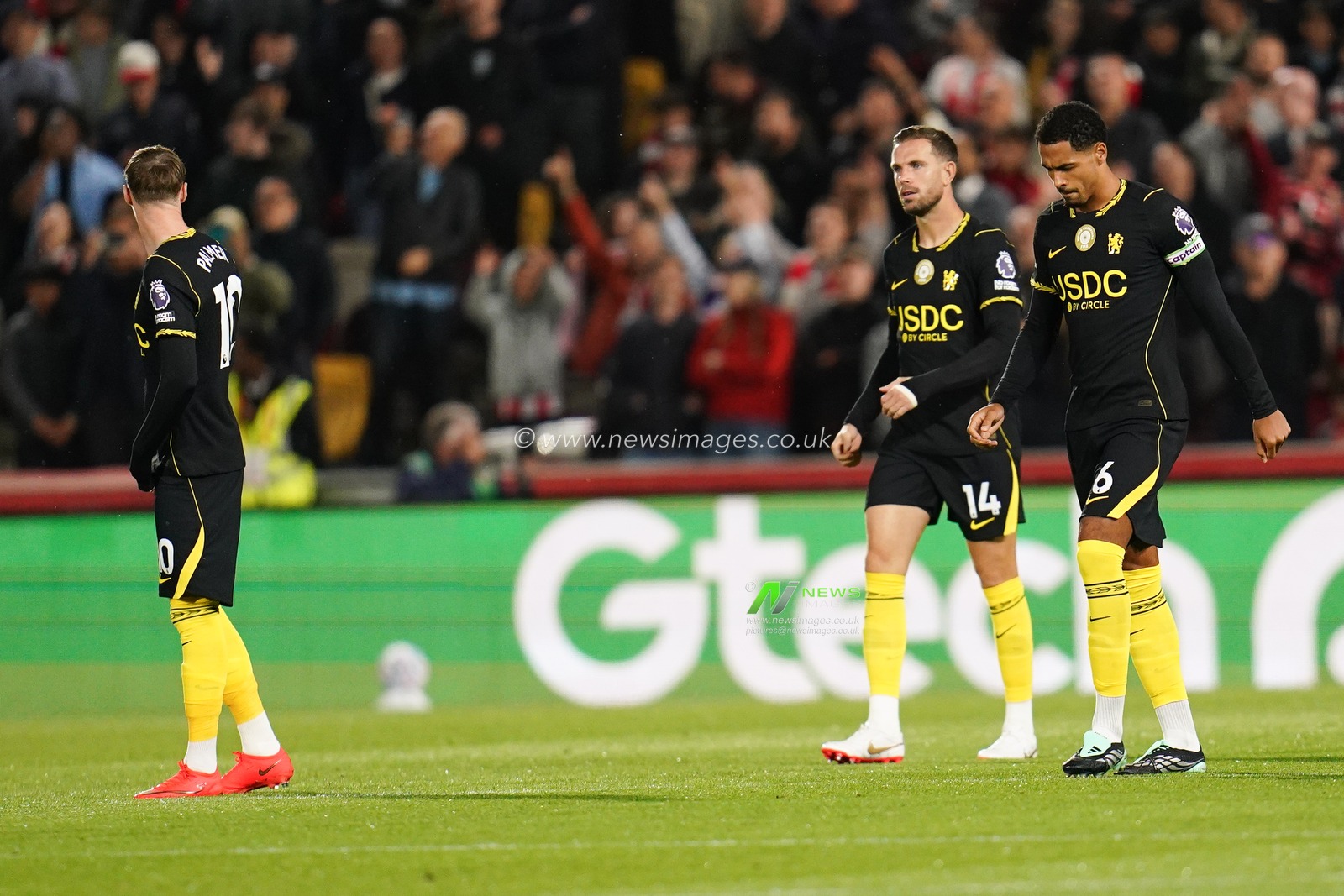 Chelsea players during the Premier League match Brentford vs Chelsea at GTECH Community Stadium, London, United Kingdom on 18 September 2026

(Photo by Harvey Murphy/News Images)