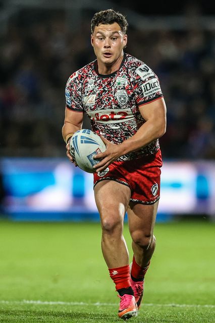 Lachlan Lam of Leigh Leopards breaks with the ball during the Betfred Super League Play-off Eliminator round match Wakefield Trinity vs Leigh Leopards at DIY Kitchens Stadium, Wakefield, United Kingdom on 18 September 2026

(Photo by Alfie Cosgrove/News Images)