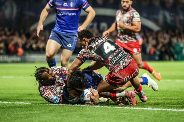 Isaiah Vagana of Wakefield Trinity goes over for a try during the Betfred Super League Play-off Eliminator round match Wakefield Trinity vs Leigh Leopards at DIY Kitchens Stadium, Wakefield, United Kingdom on 18 September 2026

(Photo by Alfie Cosgrove/News Images)