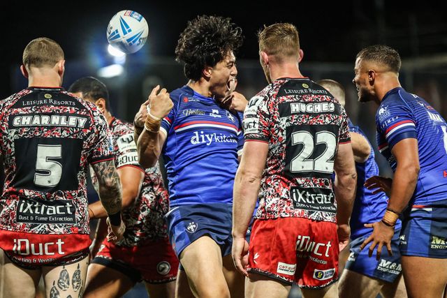 Isaiah Vagana of Wakefield Trinity celebrates his try during the Betfred Super League Play-off Eliminator round match Wakefield Trinity vs Leigh Leopards at DIY Kitchens Stadium, Wakefield, United Kingdom on 18 September 2026

(Photo by Alfie Cosgrove/News Images)