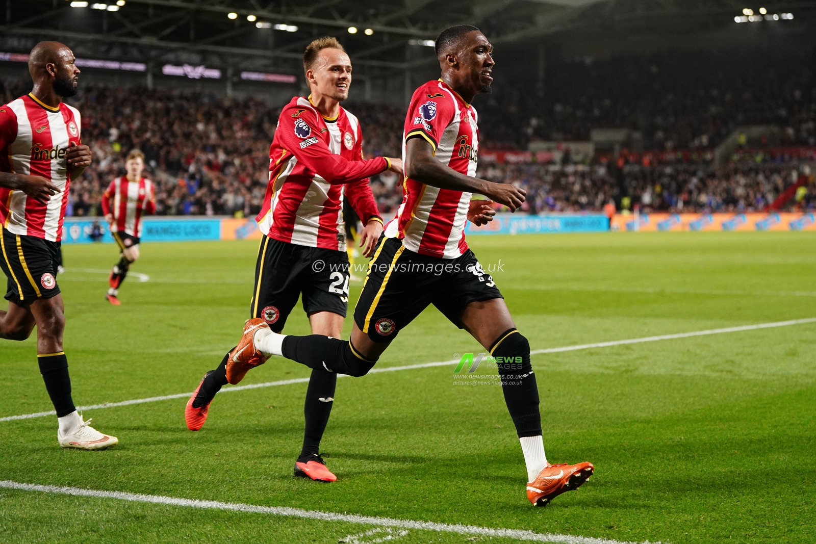 Jaidon Anthony of Brentford celebrates his goal to make it 1-0 during the Premier League match Brentford vs Chelsea at GTECH Community Stadium, London, United Kingdom on 18 September 2026

(Photo by Harvey Murphy/News Images)