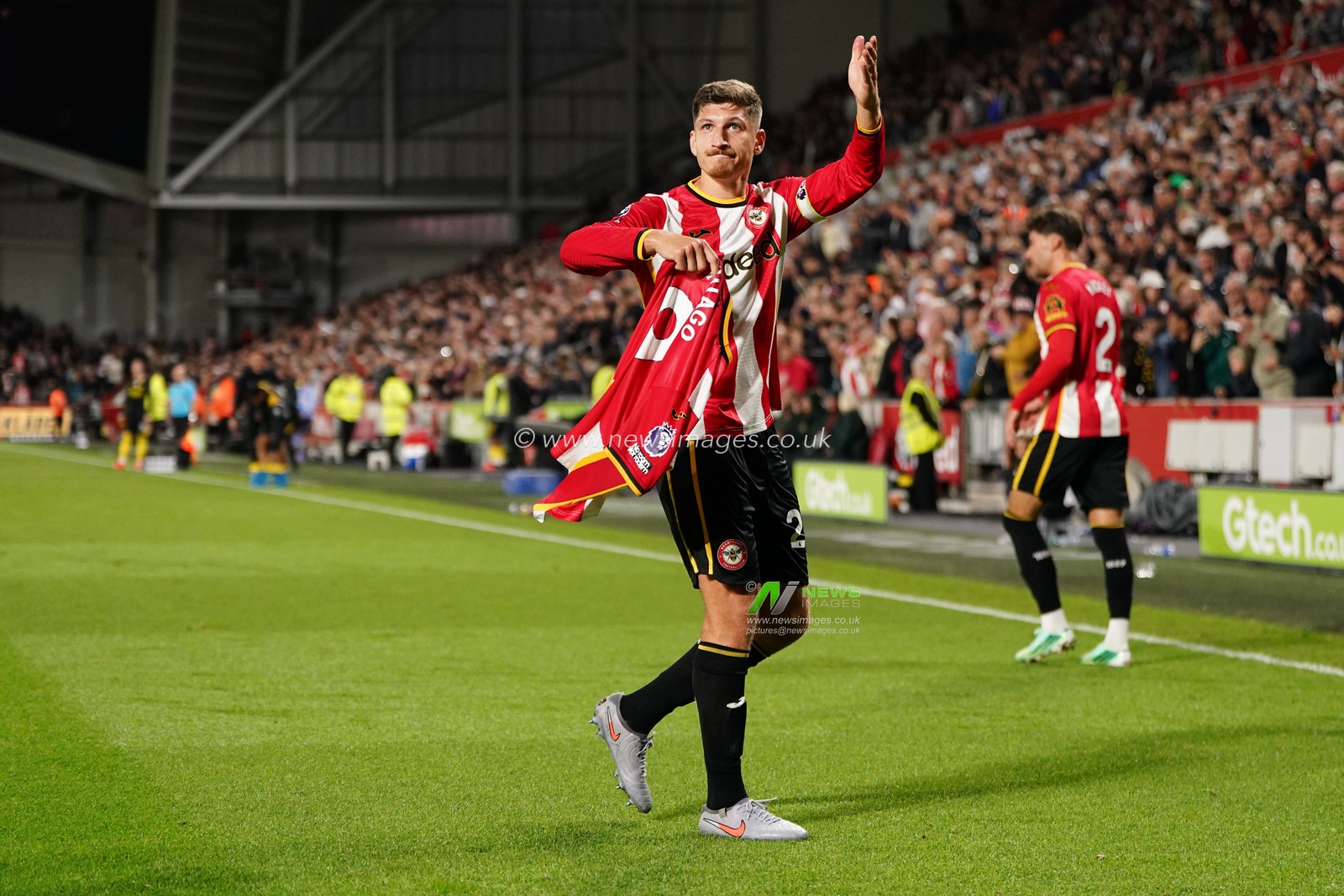 Vitaly Janelt of Brentford with Igor Thiago of Brentford shirt as Brentford make it 2-0 during the Premier League match Brentford vs Chelsea at GTECH Community Stadium, London, United Kingdom on 18 September 2026

(Photo by Harvey Murphy/News Images)