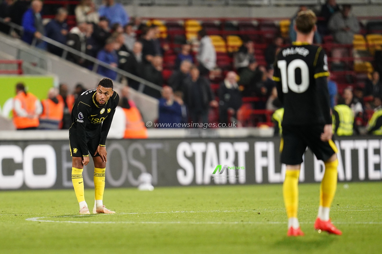 Morgan Rogers of Chelsea looks on as Chelsea concede third goal during the Premier League match Brentford vs Chelsea at GTECH Community Stadium, London, United Kingdom on 18 September 2026

(Photo by Harvey Murphy/News Images)