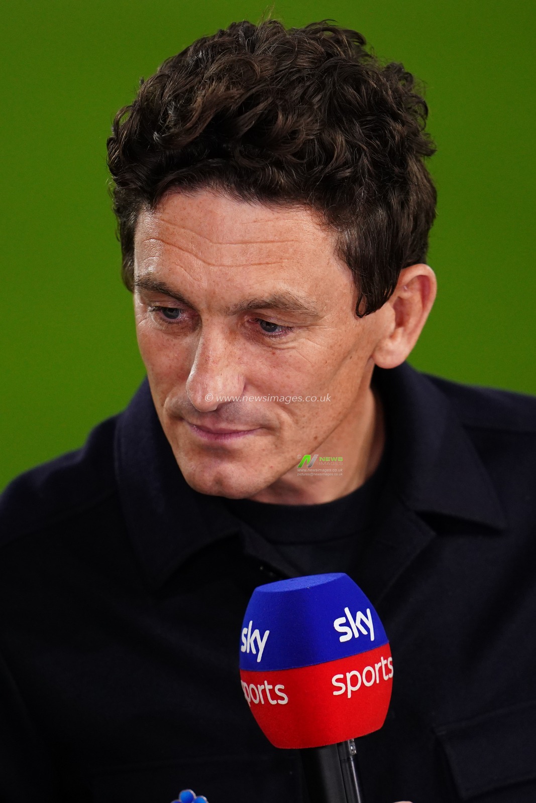 Keith Andrews manager of Brentford ahead of kick off during the Premier League match Brentford vs Chelsea at GTECH Community Stadium, London, United Kingdom on 18 September 2026

(Photo by Harvey Murphy/News Images)