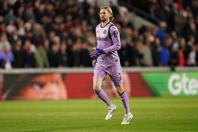 Brentford goalkeeper Caoimhin Kelleher during the Premier League match Brentford vs Chelsea at GTECH Community Stadium, London, United Kingdom on 18 September 2026

(Photo by Harvey Murphy/News Images)
