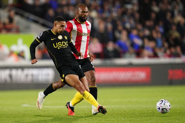 Maxence Lacroix of Chelsea attempts pass under pressure from Igor Thiago of Brentford during the Premier League match Brentford vs Chelsea at GTECH Community Stadium, London, United Kingdom on 18 September 2026

(Photo by Harvey Murphy/News Images)