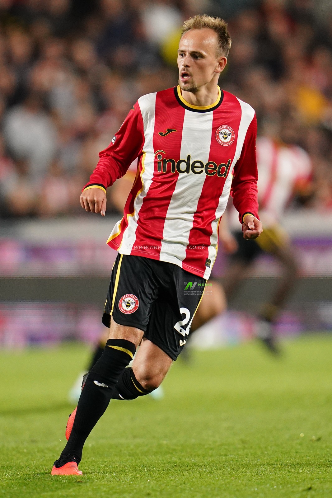 Mikkel Damsgaard of Brentford during the Premier League match Brentford vs Chelsea at GTECH Community Stadium, London, United Kingdom on 18 September 2026

(Photo by Harvey Murphy/News Images)