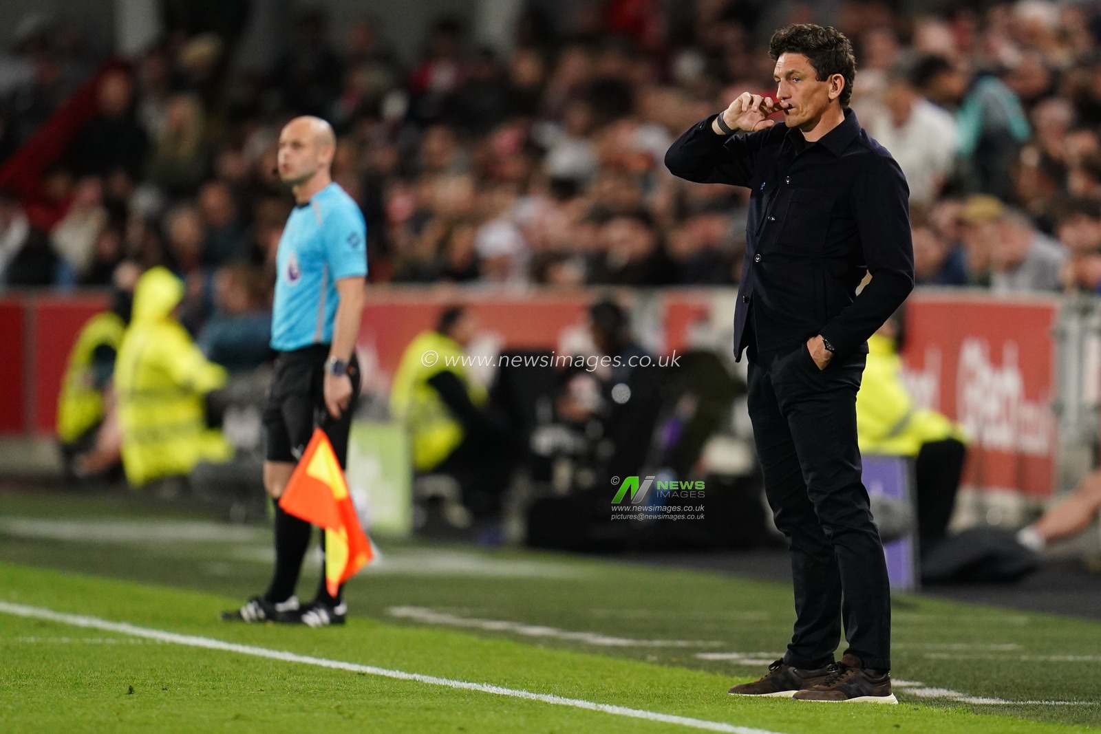Keith Andrews manager of Brentford during the Premier League match Brentford vs Chelsea at GTECH Community Stadium, London, United Kingdom on 18 September 2026

(Photo by Harvey Murphy/News Images)