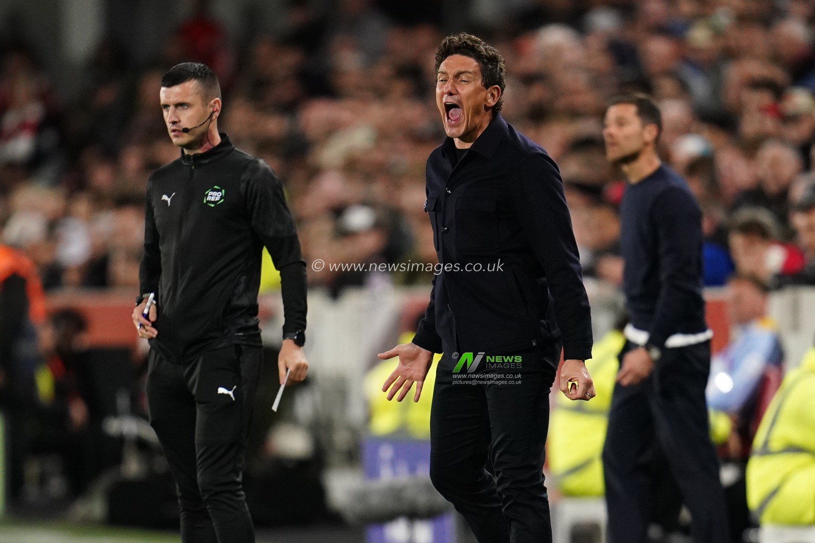 Keith Andrews manager of Brentford during the Premier League match Brentford vs Chelsea at GTECH Community Stadium, London, United Kingdom on 18 September 2026

(Photo by Harvey Murphy/News Images)