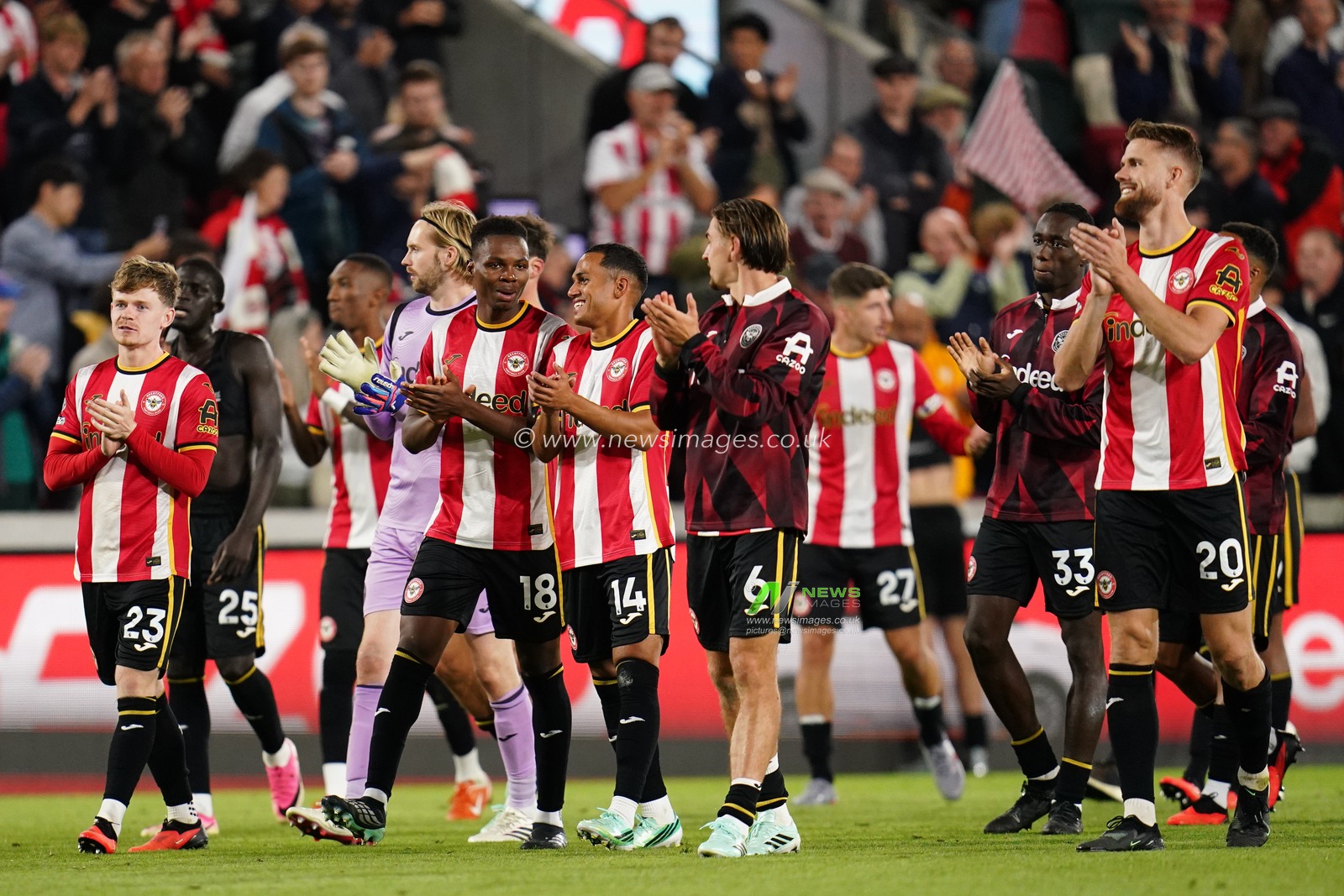Brentford players at full time celebrate 3-0 win during the Premier League match Brentford vs Chelsea at GTECH Community Stadium, London, United Kingdom on 18 September 2026

(Photo by Harvey Murphy/News Images)