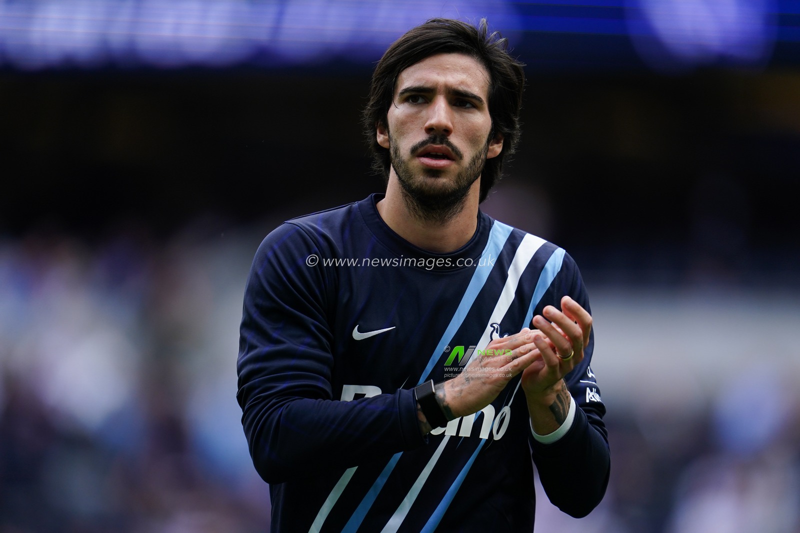 Sandro Tonali of Tottenham Hotspur ahead of kick off during the Premier League match Tottenham Hotspur vs Aston Villa at Tottenham Hotspur Stadium, London, United Kingdom on 19 September 2026

(Photo by Harvey Murphy/News Images)