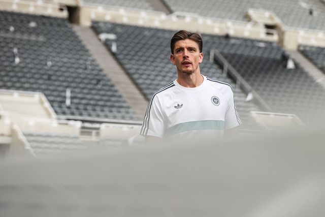 Newcastle United goalkeeper Nick Pope arrives during the Premier League match Newcastle Untied vs Hull City at St. James's Park, Newcastle, United Kingdom on 19 September 2026

(Photo by Alfie Cosgrove/News Images)