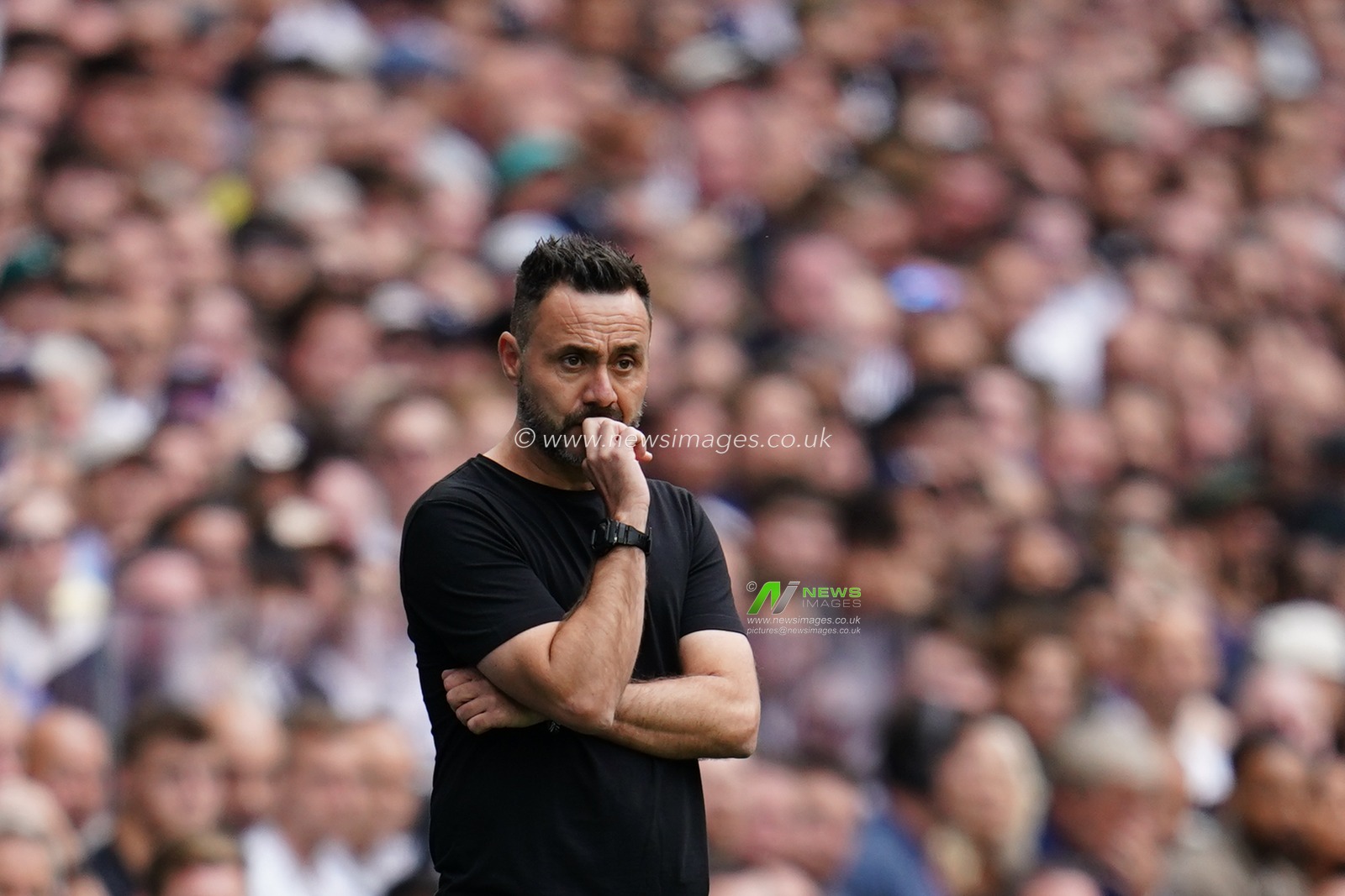 Roberto De Zerbi manager of Tottenham Hotspur during the Premier League match Tottenham Hotspur vs Aston Villa at Tottenham Hotspur Stadium, London, United Kingdom on 19 September 2026

(Photo by Harvey Murphy/News Images)