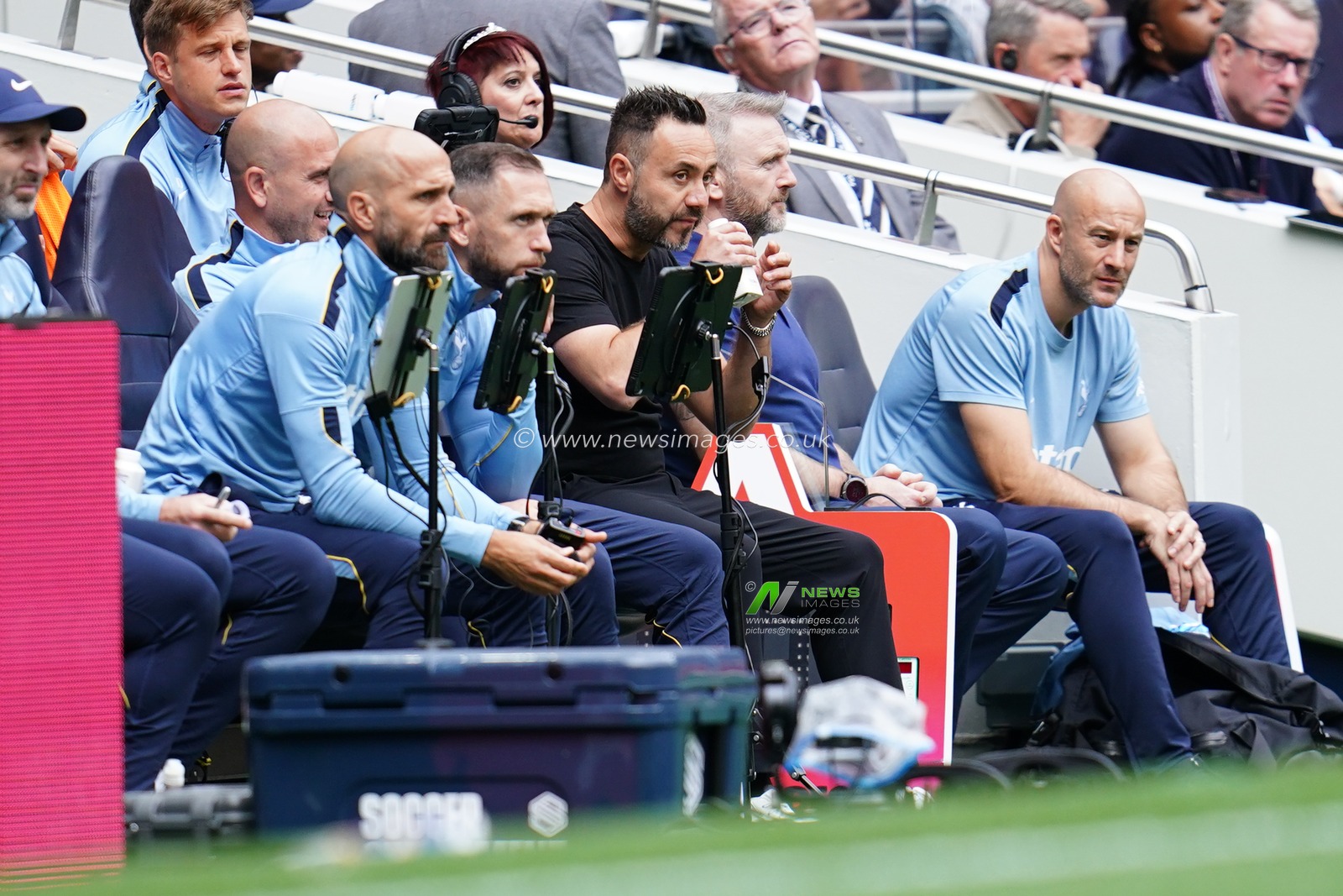 Roberto De Zerbi manager of Tottenham Hotspur during the Premier League match Tottenham Hotspur vs Aston Villa at Tottenham Hotspur Stadium, London, United Kingdom on 19 September 2026

(Photo by Harvey Murphy/News Images)