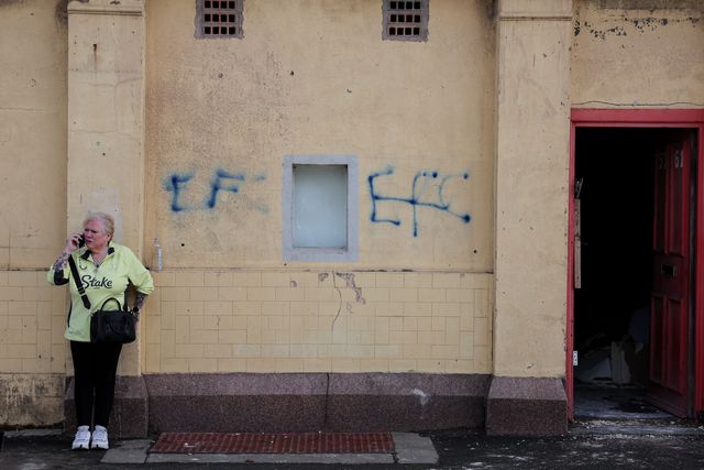Everton fan stood in-front of graffiti wall prior to the Premier League match Everton vs Ipswich Town at Hill Dickinson Stadium, Liverpool, United Kingdom on 19 September 2026

(Photo by Jorge Horsted/News Images)