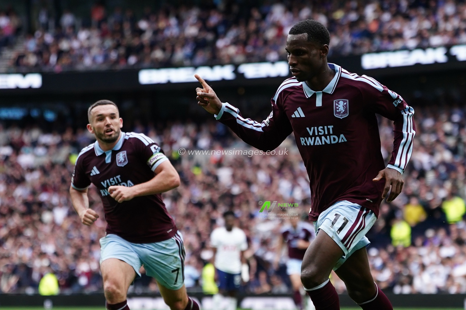 Nicolas Jackson of Aston Villa celebrates his goal during the Premier League match Tottenham Hotspur vs Aston Villa at Tottenham Hotspur Stadium, London, United Kingdom on 19 September 2026

(Photo by Harvey Murphy/News Images)