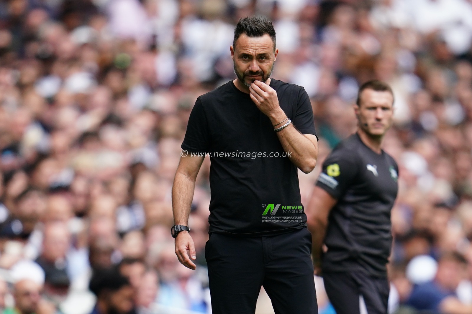 Roberto De Zerbi manager of Tottenham Hotspur during the Premier League match Tottenham Hotspur vs Aston Villa at Tottenham Hotspur Stadium, London, United Kingdom on 19 September 2026

(Photo by Harvey Murphy/News Images)
