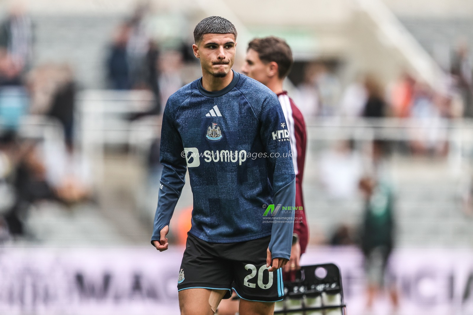 Matias Fernandez-Pardo of Newcastle United in the pregame warmup session during the Premier League match Newcastle Untied vs Hull City at St. James's Park, Newcastle, United Kingdom on 19 September 2026

(Photo by Alfie Cosgrove/News Images)