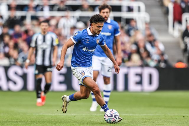 Mohamed Belloumi of Hull City breaks with the ball during the Premier League match Newcastle Untied vs Hull City at St. James's Park, Newcastle, United Kingdom on 19 September 2026

(Photo by Alfie Cosgrove/News Images)