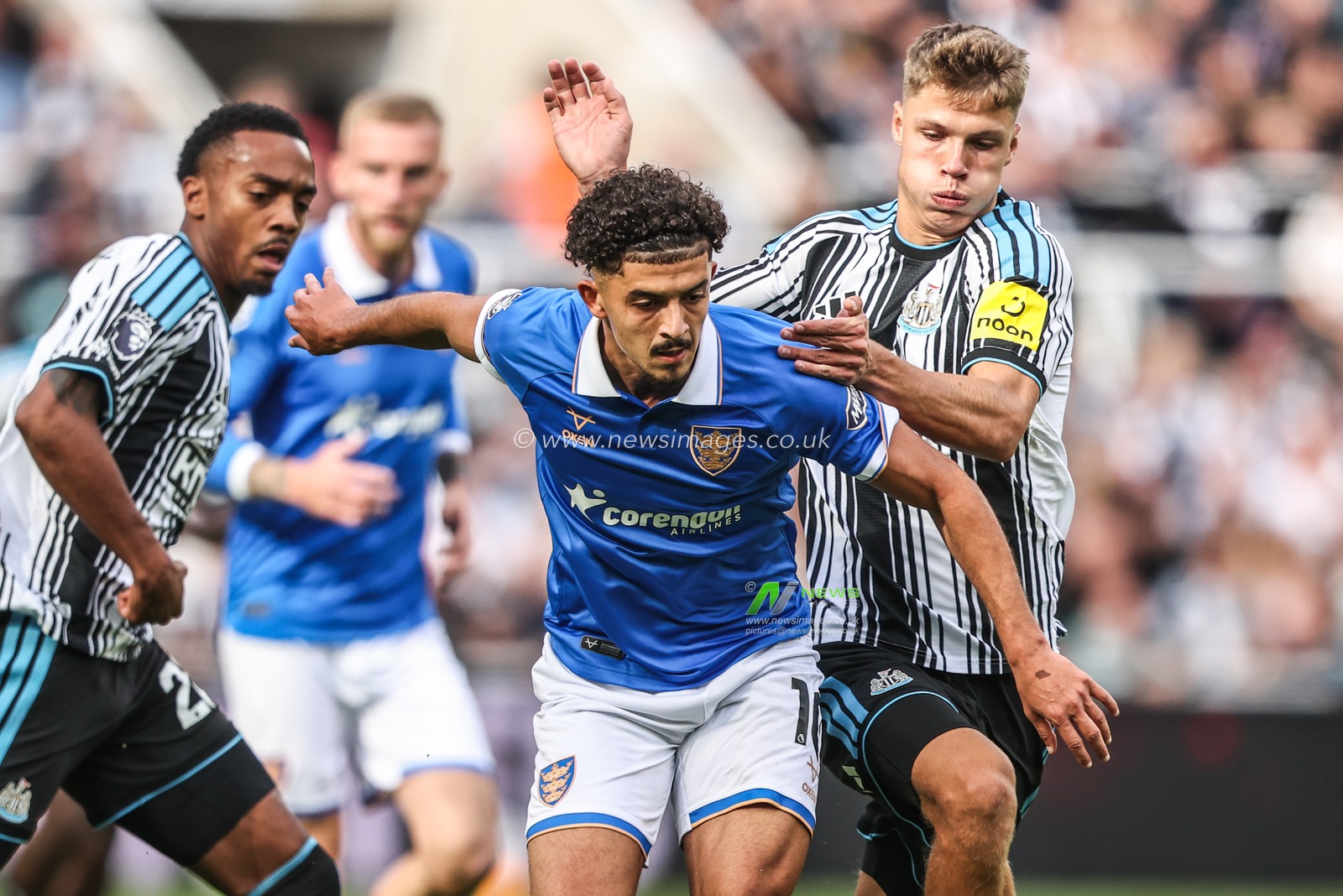 Mohamed Belloumi of Hull City and Sean Steur of Newcastle United battle for the ball during the Premier League match Newcastle Untied vs Hull City at St. James's Park, Newcastle, United Kingdom on 19 September 2026

(Photo by Alfie Cosgrove/News Images)